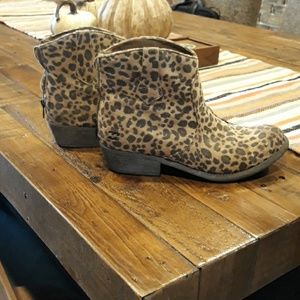 Leopard billabong boots